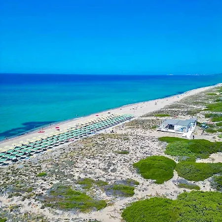 Isa-hotel With Swimming Pool Just 300 Mt From The Baia Delle Mimose-beach
