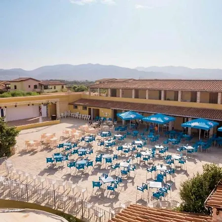 Isa-hotel With Swimming Pool Just 300 Mt From The Baia Delle Mimose-beach * Badesi