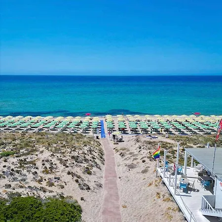 Hotel Isa-hotel With Swimming Pool Just 300 Mt From The Baia Delle Mimose-beach