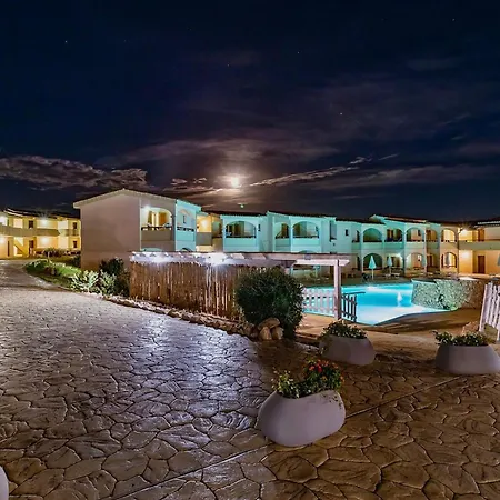 Isa-hotel With Swimming Pool Just 300 Mt From The Baia Delle Mimose-beach Badesi