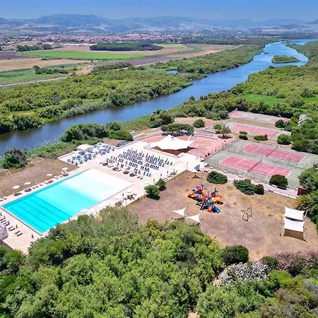 Isa-hotel With Swimming Pool Just 300 Mt From The Baia Delle Mimose-beach