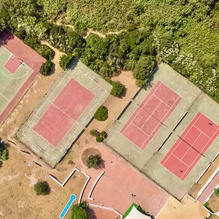 호텔 Isa-hotel With Swimming Pool Just 300 Mt From The Baia Delle Mimose-beach *