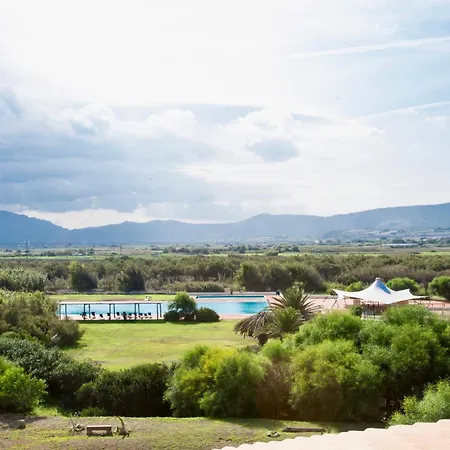 Hotel Isa-hotel With Swimming Pool Just 300 Mt From The Baia Delle Mimose-beach *