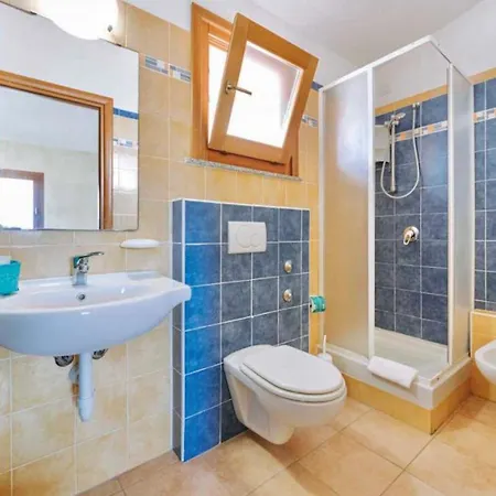 Hotel Isa-hotel With Swimming Pool Just 300 Mt From The Baia Delle Mimose-beach