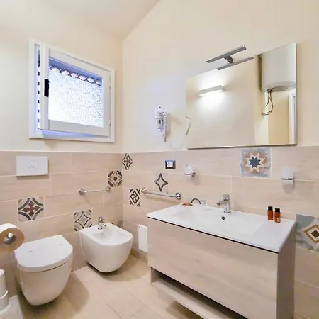 Hotel Isa-hotel With Swimming Pool Just 300 Mt From The Baia Delle Mimose-beach Badesi
